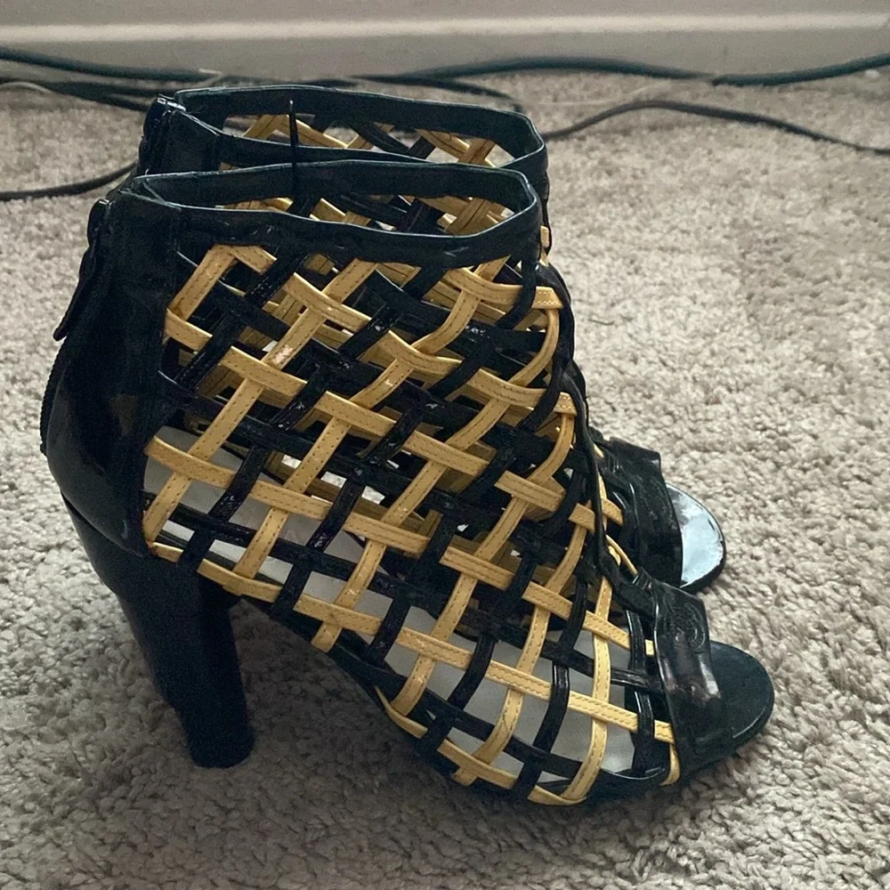 Authentic Chanel woven Cage open toe Bootie’s size 38.5 (8US) - Picture 4 of 17